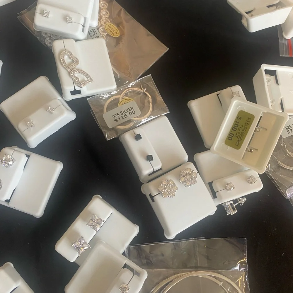 Massive lot of 100 pieces .925 silver with Zirconia, Moissanite, 10k gold - Picture 4 of 17